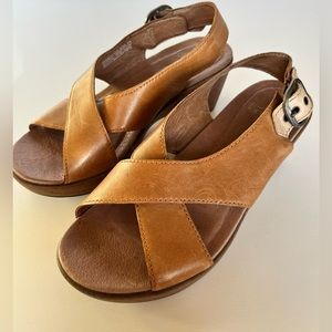 DANSKO Jacinda Brown Leather Slingback Sandals Size 35. Like new.